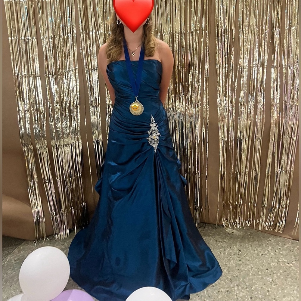 👑 Stunning Strapless Royal Blue Graduation Gown | Size 6 | Sparkle & Shine 👑